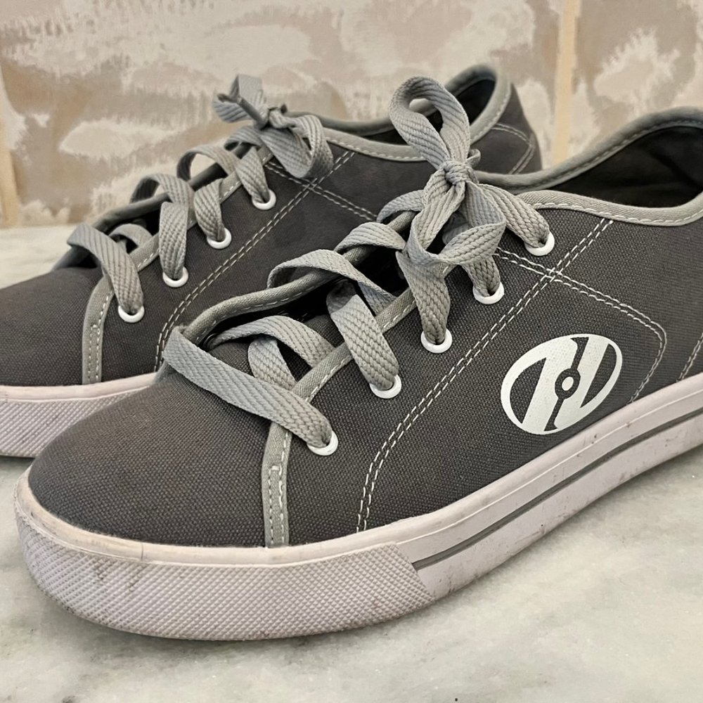 Heelys Wheeled Shoe Mens Canvas Low Top Skate Shoes Sneakers Gray HES10455 Sz 7